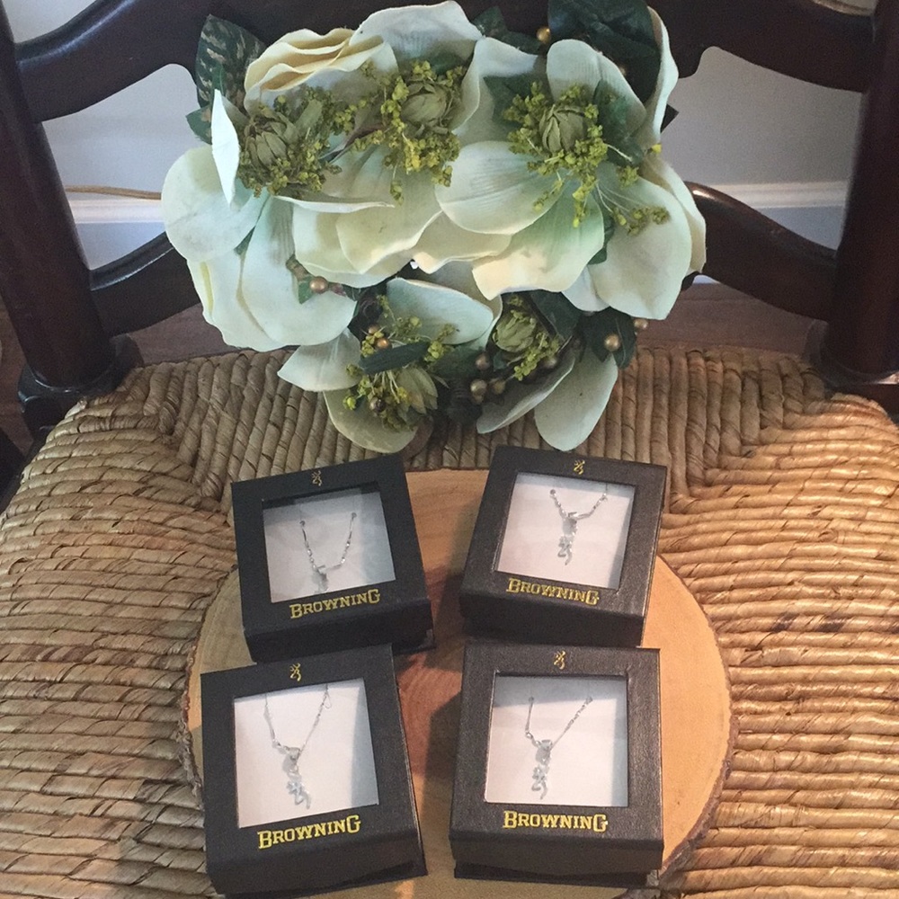 🦌NWT Label Browning Buckmark Necklace🦌